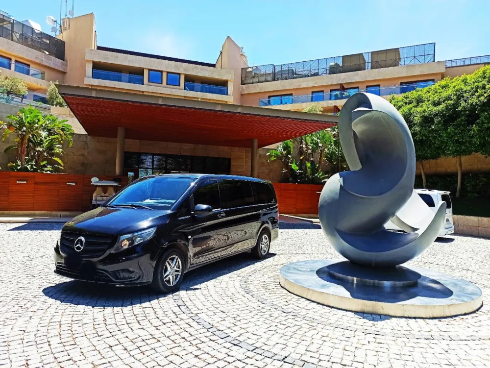  Black Mercedes Vito transfer vehicle waiting at the hotel entrance in Bodrum - Milas-Bodrum Airport transfer and VIP tr